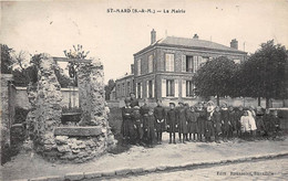 Saint Mard      77          La Mairie. Enfants. Un Puits   (voir Scan) - Altri & Non Classificati