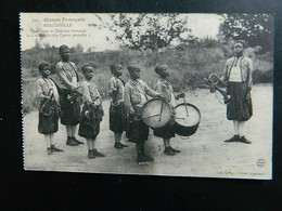 CONGO FRANCAIS          BRAZZAVILLE       TAMBOURS ET CLAIRONS FERMANT LA MATCHE DES CARTES POSTALES - Brazzaville