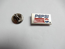 Beau Pin's , Coca Cola , Pepsi - Coca-Cola
