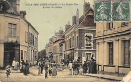 Bray Sur Seine           77        Grande Rue  Arrivée Des Soldats         - Angle Abimé -      (voir Scan) - Bray Sur Seine