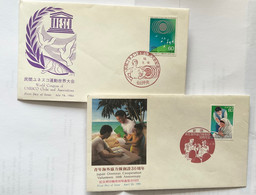 2 Commemorative FDC Covers Japan Unesco 1984 And Overseas Cooperation Volunteers 1995 - Covers & Documents