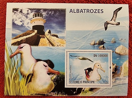 SAO TOME ET PRINCIPE Oiseaux, Oiseau, Birds, Pajaro, Faune Africaine 1 Bloc Emis En 2008 (albatros) - Albatros & Stormvogels