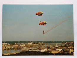 CPSM.  Parachutisme - Les Circaètes - Parachutespringen