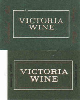 Czechoslovakia, 2 Dif. Étiquettes De Boîte D'allumettes, Export UK, Victoria Wine ,  Manufacturer Solo Sušice - Zündholzschachteletiketten