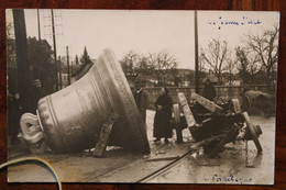 1920 Carte Photo Accident Route Annecy Attelage Cloche Jeanne D'Arc Animée - Non Classés