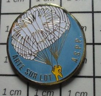 312c Pin's Pins / Beau Et Rare /  SPORTS / PARACHUTISME ARTE SUR LOT ASPP PARACHUTE - Parachutisme