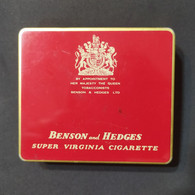 Caja Metálica Vacía De Cigarrillos Benson & Hedges De 20 Unidades – Origen: London (England) - Cajas Para Tabaco (vacios)