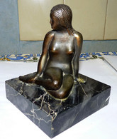 SUPERBE SCULTURE EN BRONZE SUR SOCLE EN MARBRE / SIRENE FEMME NUE BON ETAT - Bronzen