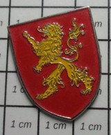 312B Pin's Pins / Beau Et Rare / PERSONNES CELEBRES / ARMOIRIES ECUSSON BLASON WILLIAM D'AUBIGNY COMTE D'ARUNDEL - Personnes Célèbres