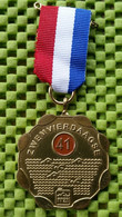 Medaille - Zwemvierdaagse K.N.Z.B. - 41 Maal Gezwommen. -  Used - 2 Scans / Foto's  For Condition.(Originalscan !!) - Nuoto