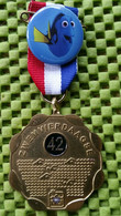 Medaille - Zwemvierdaagse K.N.Z.B. - 42 Maal Gezwommen. -  Used - 2 Scans / Foto's  For Condition.(Originalscan !!) - Natation