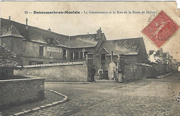 77 - Seine Et Marne - DONNEMARIE EN MONTOIS - 15 La Gendarmerie Et La Rue De La Porte De Melun - Etat - Donnemarie Dontilly
