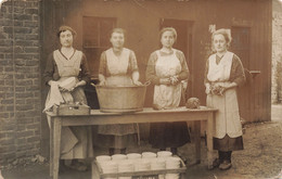Carte Photo à Identifier -Femme Faisant La Vaisselle Et La Cuisine - Carte Postale Ancienne - To Identify