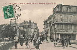 France - Verdun - Rue De L'hôtel De Ville Et Pont Beaurepaire - Edit. Des Nouvelles Galeries - Carte Postale Ancienne - Verdun