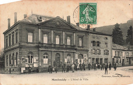 France - Montmédy - L'hotel De Ville - Edit. Courvoux - Animé - Oblitéré 1909 - Carte Postale Ancienne - Verdun