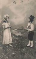 Enfant - Enfants Qui Tiennent Un Papillon Par Une Ficelle - Oblitéré 1906 - Carte Postale Ancienne - Portraits