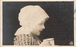 Enfant - Lot De Deux Cartes Portrait D'enfant En Bonnet Buvant Le Café - Précurseur -  Carte Postale Ancienne - Portraits