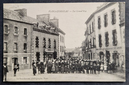 CPA 29 PLOUGUERNEAU - La Grand'Rue - Belle Animation - Edit. Le Bourdonnec - Voir Destinataire -  Réf M 293 - Plouguerneau