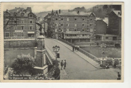 CPA-LA ROCHE EN ARDENNE " Le Monument Aux Morts Et Rue Du Faubourg " - La-Roche-en-Ardenne