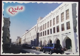 QATAR POSTCARD COLORED IMPORTANT BUILDING AND BUSY ROAD - Qatar