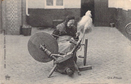 FOLKLORE - Vieux Métier - Une FILEUSE - Vieille Femme - Héliotopie De Graeve Gand - Carte Postale Ancienne - Otros & Sin Clasificación