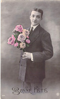 FANTAISIE - HOMMES - FLEURS - MANTEAUX- CRAVATE - CARTE POSTALE ANCIENNE - Uomini