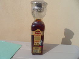 BOUTEILLE ANCIENNE RHUM ROYAL AMBRE  SAINT JAMES  SAINTE MARIE MARTINIQUE  CADEAU 1 VERRE TEMPETE EMBALLE D ORIGINE - Autres & Non Classés