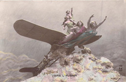 FANTAISIE - AVION - PATRIOTIQUE - VERS L'AVENIR - Carte Postale Ancienne - Sonstige & Ohne Zuordnung