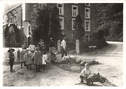 Photographie - Auguste Jacuemart Et Son épouse Céline Defourny - Vers 1905 En Face Du Moulin Marie Pirlot - Dim14,5/10,5 - Zonder Classificatie