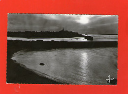 ROSCOFF - Soleil Couchant Se Reflétant Sur Le Port .... - Roscoff