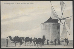 Postal Angola - Mossamedes - Um Moinho De Vento - CPA Animé Moulin à Vent - Windmill - Camels With Load - Angola
