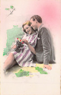 FANTAISIE - COUPLES - COUPLE ASSIS - ROBE A RAYURE - COSTUME - CARTE POSTALE ANCIENNE - Paare