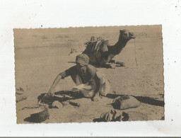 PAKISTAN 9 CARTE PHOTO DESERT DE SIND UN REPOS BIEN MERITE TRES HABILEMENT LE CHAPPATI EST CUIT SUR UN FEU PRIMITIF - Pakistán