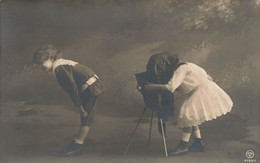Enfants - Humour - Enfants Qui Jouent Au Photographe - Oblitéré étoile Chaineux 1911- Carte Postale Ancienne - Scene & Paesaggi