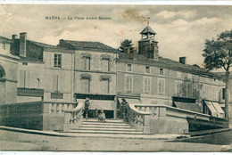 17 - Matha : La Place André Sanson - Matha