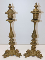 *PAIRE De BOUGEOIRS BRONZE PIEDS GARGOUILLES CHIENS De FÔ & Leurs étouffoirs  E - Chandeliers, Candelabras & Candleholders