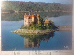 Château De Val - Commune De Lanobre (Cantal) - Sur Les Bords Du Barraghe De Bort Les Orgues (Corrèze) - Photo Slly Bort - Châteaux