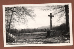 (RECTO / VERSO) ENVIRONS DE ST GEOIRE 1953 - N° 4750.82 - LA CROIX DES MILLE MARTYRS - Ed. GEP - CARTE PHOTO FORMAT CPA - Saint-Geoire-en-Valdaine