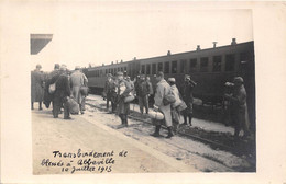 80-ABBEVILLE- CARTE PHOTO MILITAIRE- TRANSBORDEMENT DE BLESSES A ABBEVILLE - 10 JUILLET 1915 - Abbeville