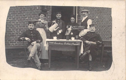 Militaria - Mars - 1912 - Cantine Palace - Beverloo - Soldat Et Femme Autour De La Table - Carte Postale Ancienne - Personnages