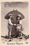 Fantaisie - Enfants - Un Garçon Et Une Fillette Tiennent Un Panier D'œufs - Champignon - Carte Postale Ancienne - Portraits