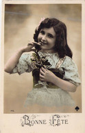 Fantaisie - Enfants - Une Fillette Tient Une Fleur Dans La Main - Robe A Motifs - Carte Postale Ancienne - Abbildungen