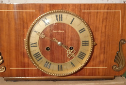 RUSSIA-USSR-JANTAR WOOD CLOCK - Horloge: Antiek