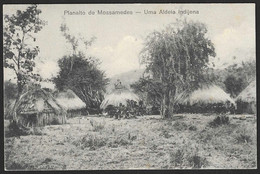 Postal Angola - Planalto De Mossamedes - Uma Aldeia Indijena Indigena - CPA Animé Tribe Indigenous Village Indigène - Angola