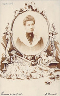 Carte Photo - Verviers - Le 30/08/1905 - A. Bernard - Portrait De Femme Dans Médaillon - Carte Postale Ancienne - Photographs