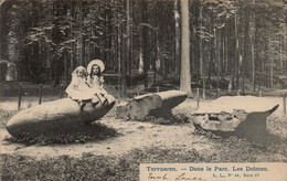 Tervuren - Dans Le Parc, Les DOLMEN édit. L.L. N°44 Série 17, Animée Fillettes Assises Sur Un Dolmen - Tervuren