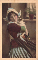 ANIMAUX - Chat Angora Dans Les Bras D'une Laitière - Carte Postale Ancienne - Katten