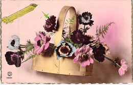 Fantaisie - Fleur - Fleurs Bleues Et Rose Dans Un Panier En Bois - Gelukkige Verjaardag - Carte Postale Ancienne - Flowers