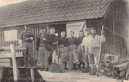 FRANCE - 17 - MARENNES - Groupe De Pêcheurs D'huîtres - Chien - Carte Postale Ancienne - Marennes