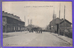 Carte Postale 59. Anzin  Le Passage à Niveau De La Bleuse Borne  Très Beau Plan - Anzin